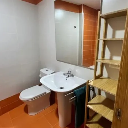 Piso Amplio Centrico En Con Parking Privado A Guarda